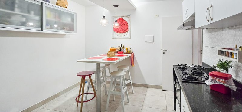 3 quartos (1 suíte). 166m². Dependêcia completa. 2 vagas de garagem. Nascente Rua Domingos Sávio Jaboatão dos Guararapes - 