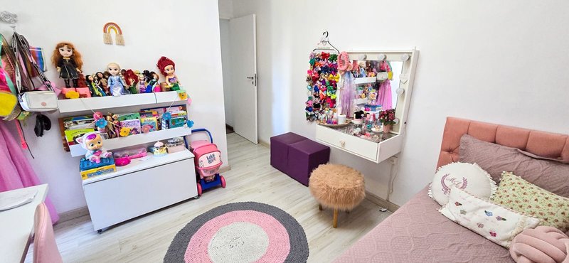 3 quartos (1 suíte). 166m². Dependêcia completa. 2 vagas de garagem. Nascente Rua Domingos Sávio Jaboatão dos Guararapes - 