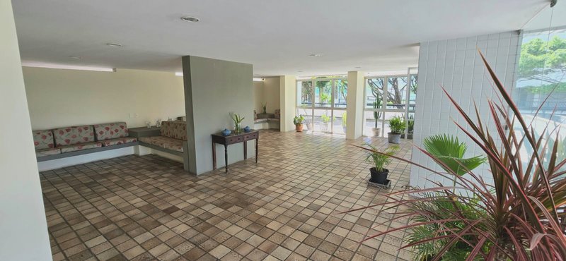 3 quartos (1 suíte). 166m². Dependêcia completa. 2 vagas de garagem. Nascente Rua Domingos Sávio Jaboatão dos Guararapes - 
