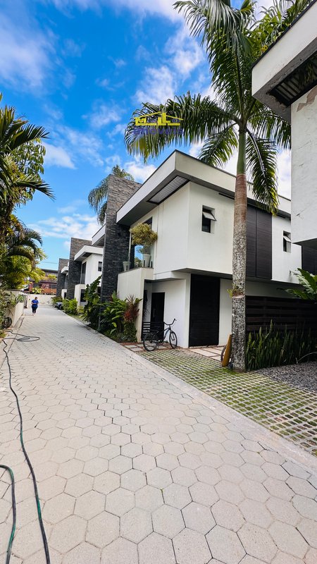 Casa Alto Padrão na Paria de Camburi em condominio Rua do Telégrafo São Sebastião - 