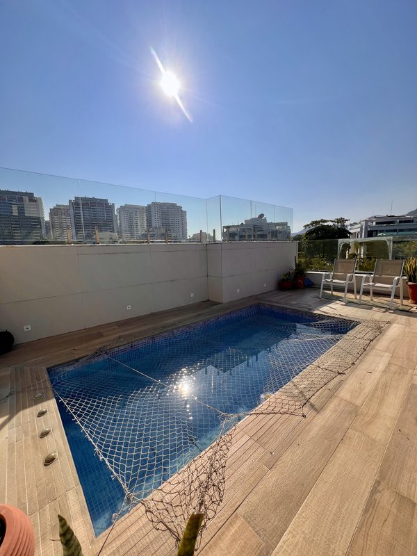 Cobertura com vista indevassável na Barra da Tijuca  Rio de Janeiro - 