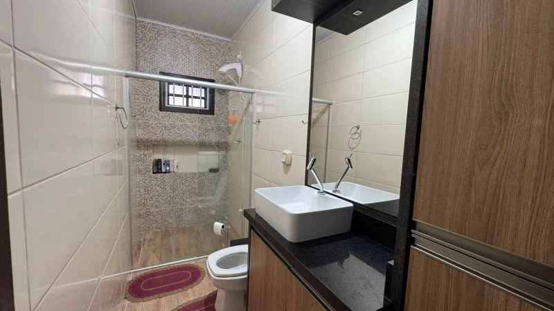 Casa Mobiliada localizada na Zona Sul de Balneário Rincão há apenas 500 metros do mar Rua Evaristo Comin - - 
