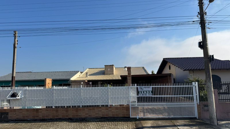 Casa Mobiliada localizada na Zona Sul de Balneário Rincão há apenas 500 metros do mar Rua Evaristo Comin - - 