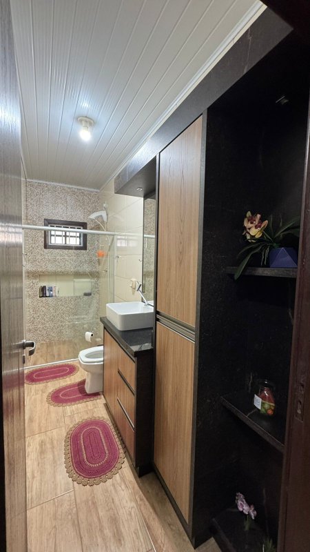 Casa Mobiliada localizada na Zona Sul de Balneário Rincão há apenas 500 metros do mar Rua Evaristo Comin - - 