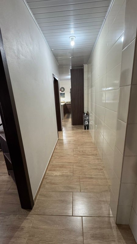 Casa Mobiliada localizada na Zona Sul de Balneário Rincão há apenas 500 metros do mar Rua Evaristo Comin - - 