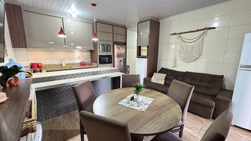 Casa Mobiliada localizada na Zona Sul de Balneário Rincão há apenas 500 metros do mar Rua Evaristo Comin - - 
