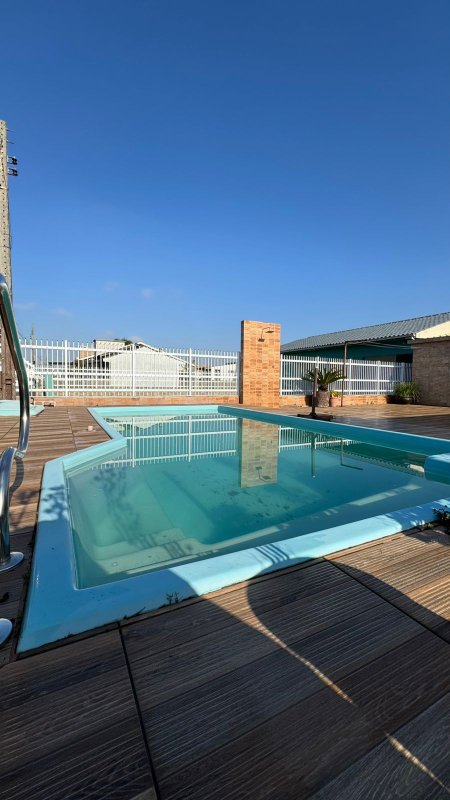 Casa Mobiliada localizada na Zona Sul de Balneário Rincão há apenas 500 metros do mar Rua Evaristo Comin - - 