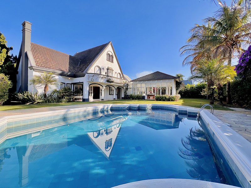 CASA ESTILO EUROPÉIA, MISTURA DE LUXO E CHARME EM MEIO À NATUREZA Alameda das Corujas Araçoiaba da Serra - 