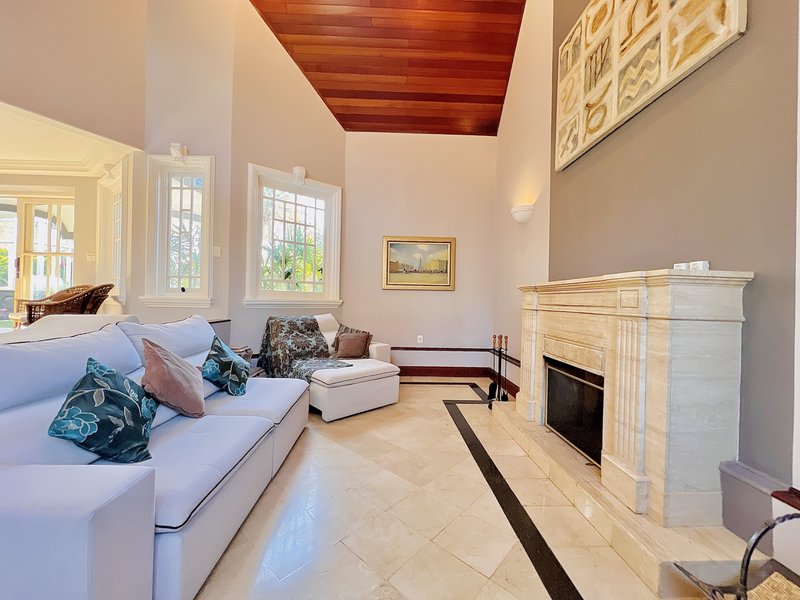 CASA ESTILO EUROPÉIA, MISTURA DE LUXO E CHARME EM MEIO À NATUREZA Alameda das Corujas Araçoiaba da Serra - 