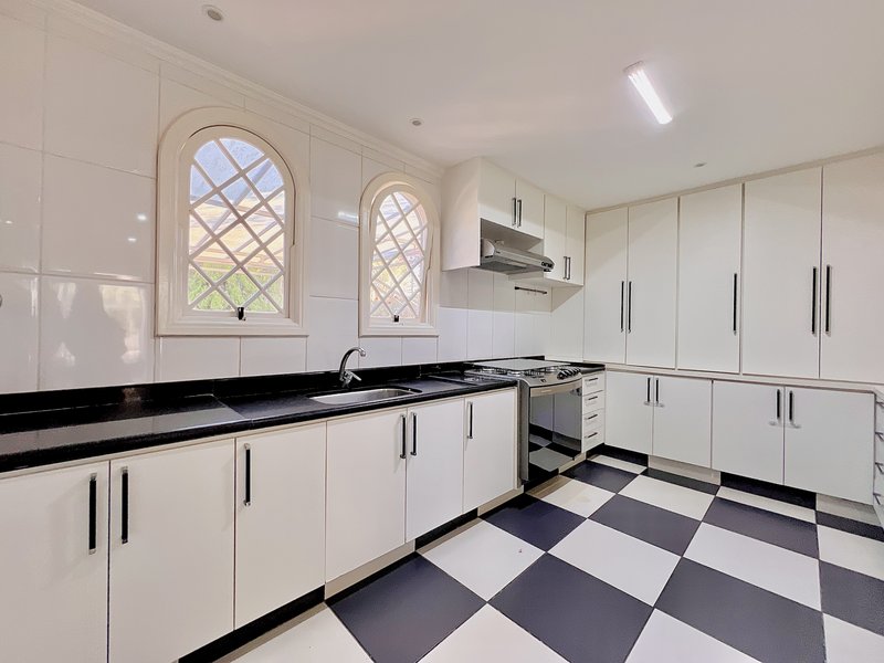 CASA ESTILO EUROPÉIA, MISTURA DE LUXO E CHARME EM MEIO À NATUREZA Alameda das Corujas Araçoiaba da Serra - 