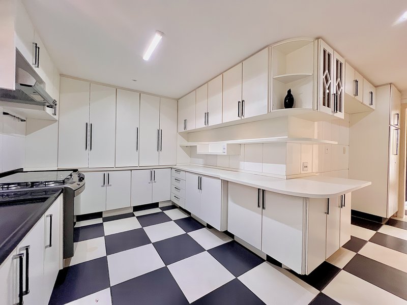 CASA ESTILO EUROPÉIA, MISTURA DE LUXO E CHARME EM MEIO À NATUREZA Alameda das Corujas Araçoiaba da Serra - 