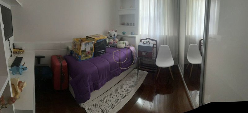 Casa com 4 Dormitórios no Bosque dos Eucaliptos  São José dos Campos - 