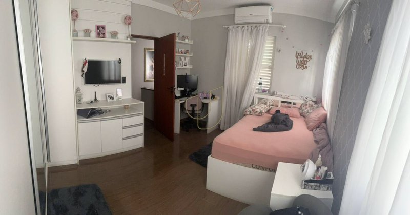 Casa com 4 Dormitórios no Bosque dos Eucaliptos  São José dos Campos - 