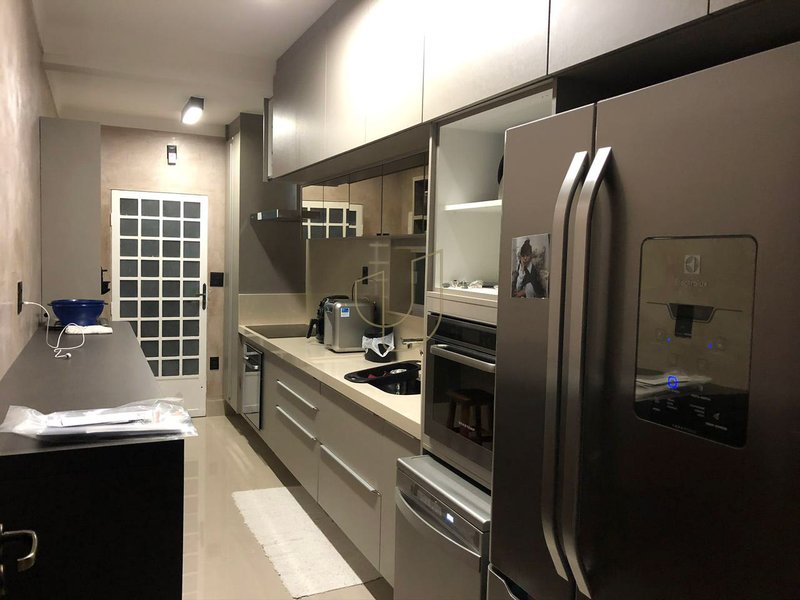 Casa com 4 Dormitórios no Bosque dos Eucaliptos  São José dos Campos - 