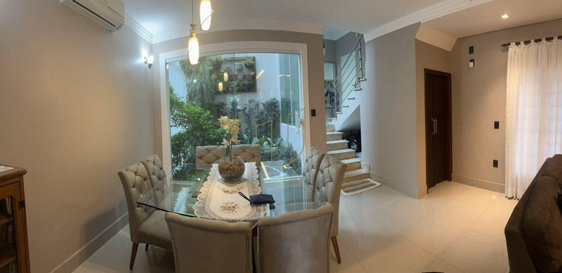 Casa com 4 Dormitórios no Bosque dos Eucaliptos  São José dos Campos - 
