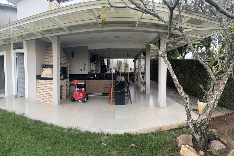Casa com 4 Dormitórios no Bosque dos Eucaliptos  São José dos Campos - 
