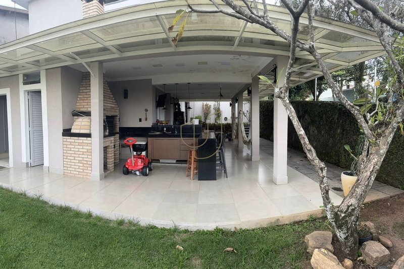 Casa com 4 Dormitórios no Bosque dos Eucaliptos  São José dos Campos - 