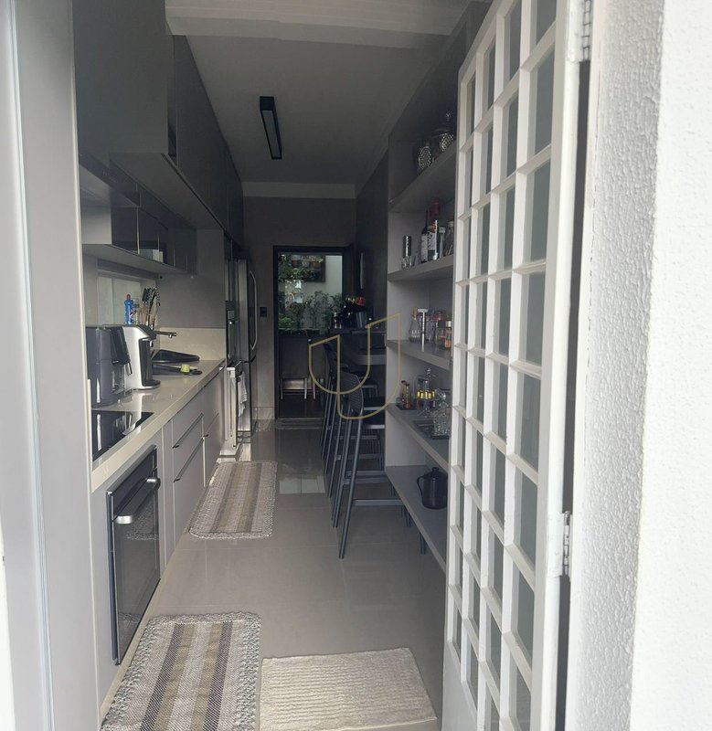 Casa com 4 Dormitórios no Bosque dos Eucaliptos  São José dos Campos - 