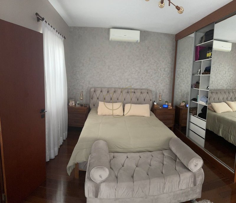 Casa com 4 Dormitórios no Bosque dos Eucaliptos  São José dos Campos - 