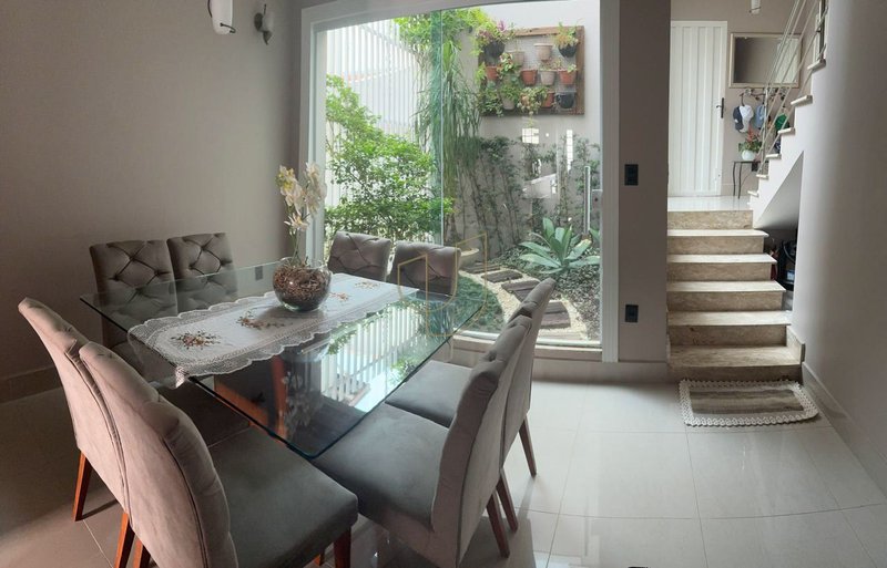 Casa com 4 Dormitórios no Bosque dos Eucaliptos  São José dos Campos - 