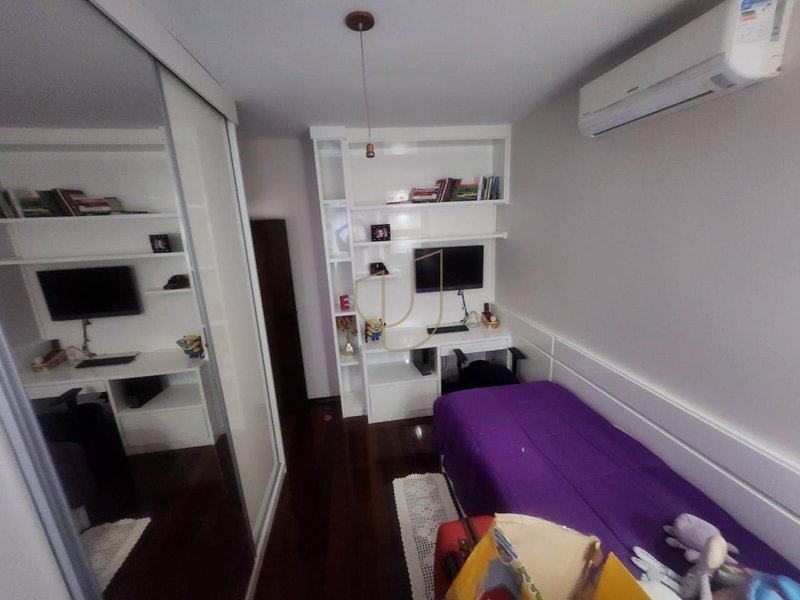 Casa com 4 Dormitórios no Bosque dos Eucaliptos  São José dos Campos - 