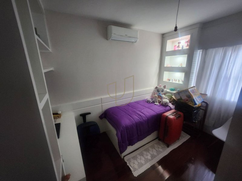 Casa com 4 Dormitórios no Bosque dos Eucaliptos  São José dos Campos - 