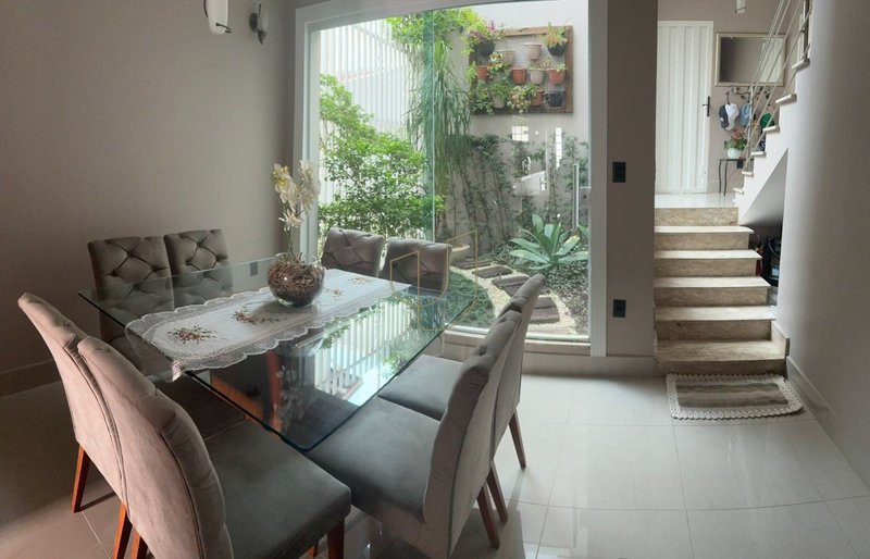 Casa com 4 Dormitórios no Bosque dos Eucaliptos  São José dos Campos - 