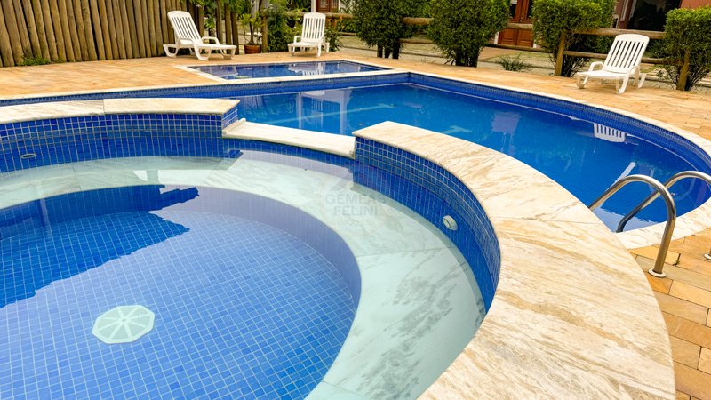 Casa em Condomínio na Praia de Juquehy - LOCAÇÃO ANUAL E DIÁRIAS  São Sebastião - 