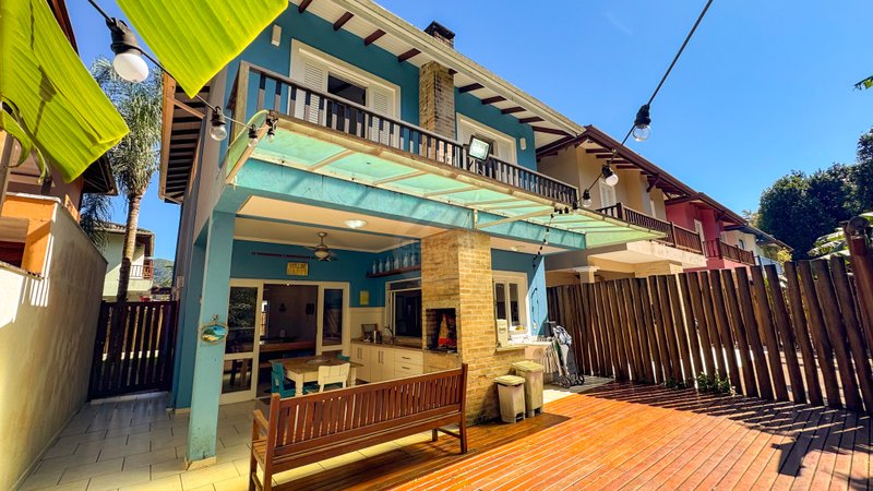 Casa em Condomínio na Praia de Juquehy - LOCAÇÃO ANUAL  São Sebastião - 
