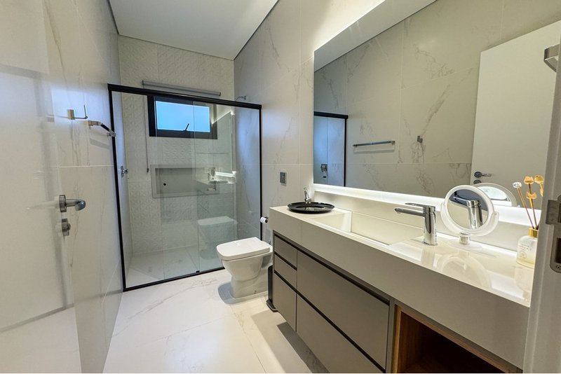Casa à venda, 243m - 3 Suites - R$ - 2.650.000 - Alphaville Nova Esplanada - Votorantim-SP Alameda Londres Votorantim - 