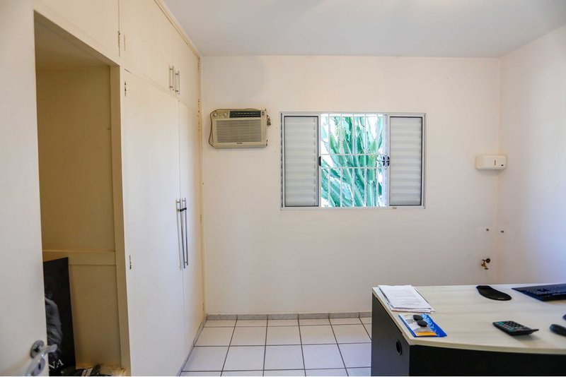Casa Comercial à Venda, 255m, 4 Dormitórios, R$ 999.000 - Bairro Trujillo em Sorocaba - SP Avenida General Osório Sorocaba - 