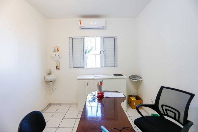 Casa Comercial à Venda, 255m, 4 Dormitórios, R$ 999.000 - Bairro Trujillo em Sorocaba - SP Avenida General Osório Sorocaba - 