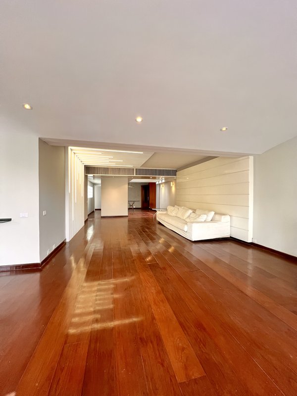 Cobertura duplex espetacular com 4 suítes na Barra da Tijuca  Rio de Janeiro - 