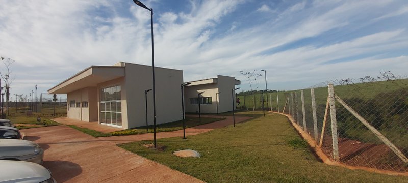 ALUGO-CASA DE 2 DORMITÓRIOS EM CONDOMÍNIO VILLAGE GOLDEN EM BOITUVA Estrada Municipal Roque Antunes Fragozo Boituva - 