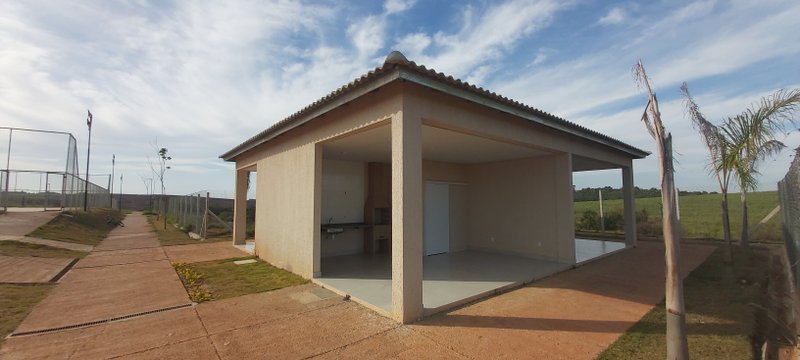 ALUGO-CASA DE 2 DORMITÓRIOS EM CONDOMÍNIO VILLAGE GOLDEN EM BOITUVA Estrada Municipal Roque Antunes Fragozo Boituva - 