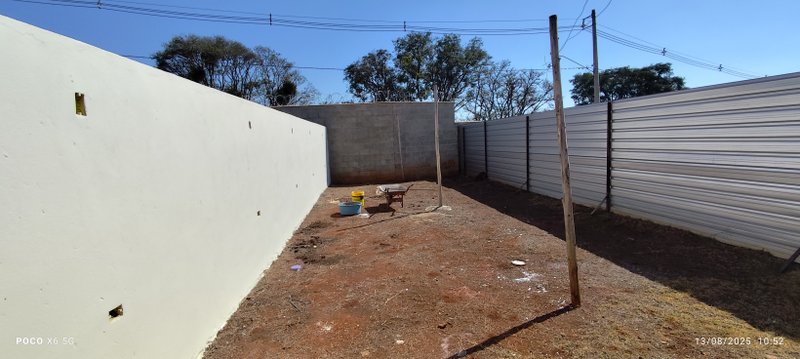 ALUGO-CASA DE 2 DORMITÓRIOS EM CONDOMÍNIO VILLAGE GOLDEN EM BOITUVA Estrada Municipal Roque Antunes Fragozo Boituva - 