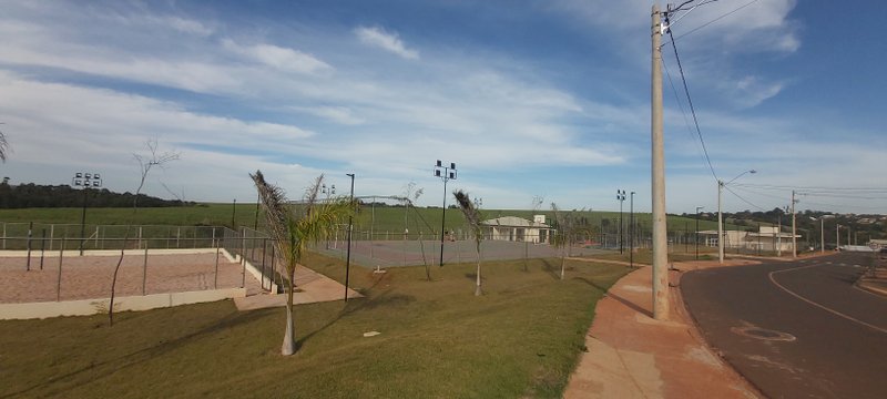 ALUGO-CASA DE 2 DORMITÓRIOS EM CONDOMÍNIO VILLAGE GOLDEN EM BOITUVA Estrada Municipal Roque Antunes Fragozo Boituva - 