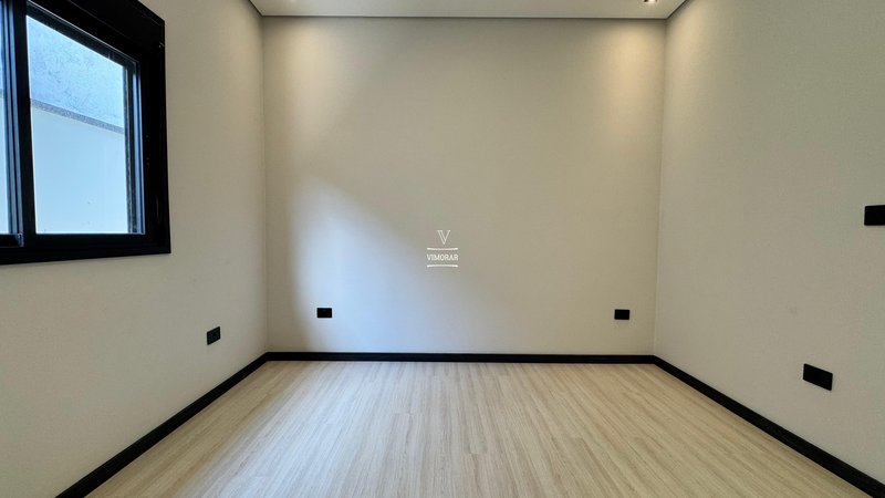 Casa 3 dormitórios sendo 1 suíte + 2 vagas de garagem  Itaquaquecetuba - 