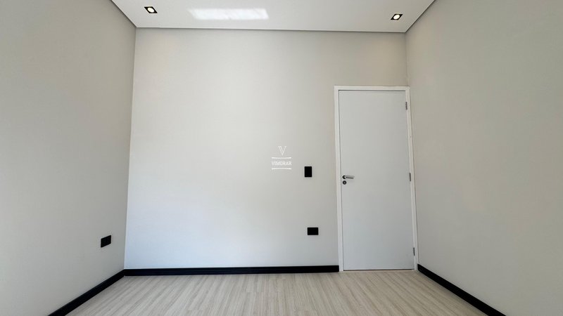Casa 3 dormitórios sendo 1 suíte + 2 vagas de garagem  Itaquaquecetuba - 