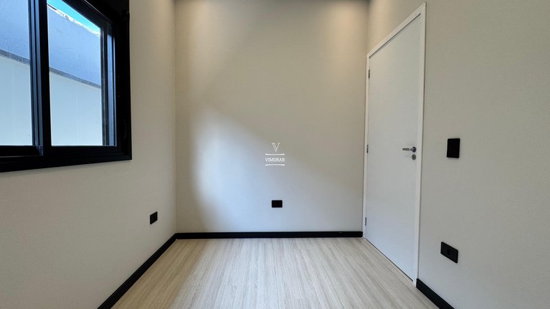 Casa 3 dormitórios sendo 1 suíte + 2 vagas de garagem  Itaquaquecetuba - 
