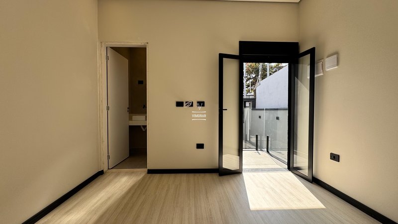 Casa 3 dormitórios sendo 1 suíte + 2 vagas de garagem  Itaquaquecetuba - 
