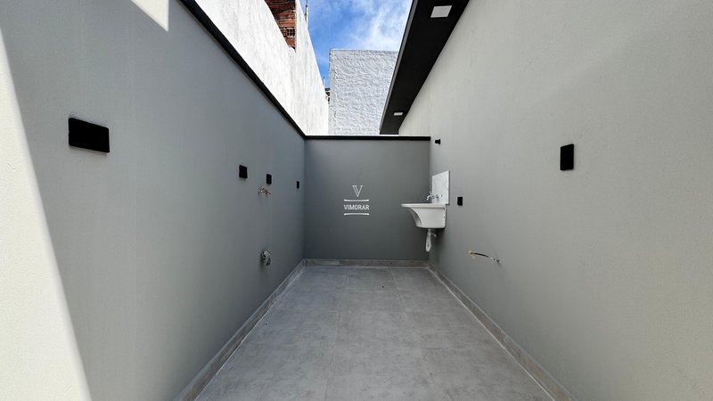 Casa 3 dormitórios sendo 1 suíte + 2 vagas de garagem  Itaquaquecetuba - 