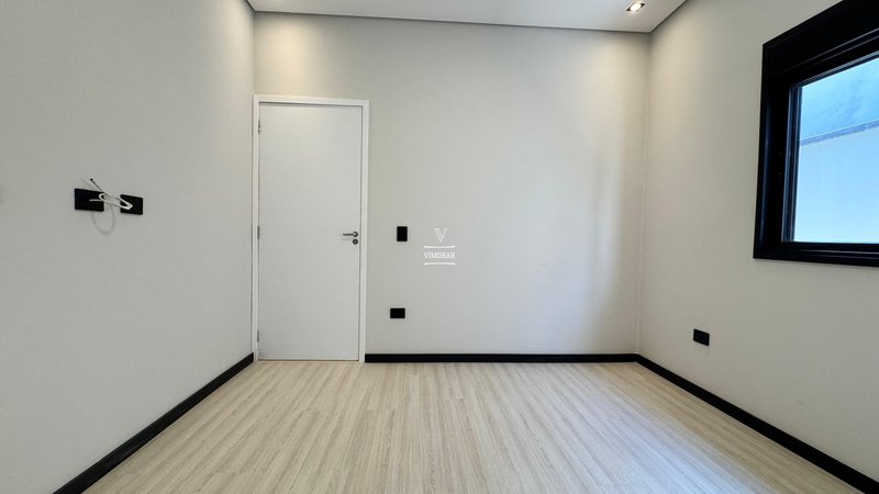 Casa 3 dormitórios sendo 1 suíte + 2 vagas de garagem  Itaquaquecetuba - 