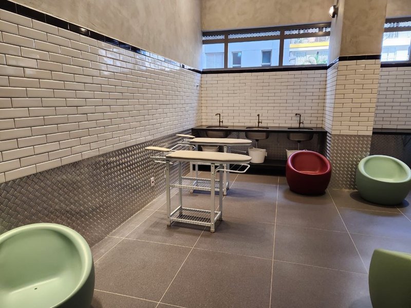 Studio Mobiliado com 25m² em Pinheiros Rua Alves Guimarães São Paulo - 