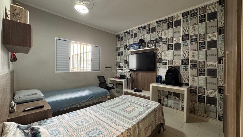 Casa térrea 2 dormitórios + área gourmet  Guarulhos - 