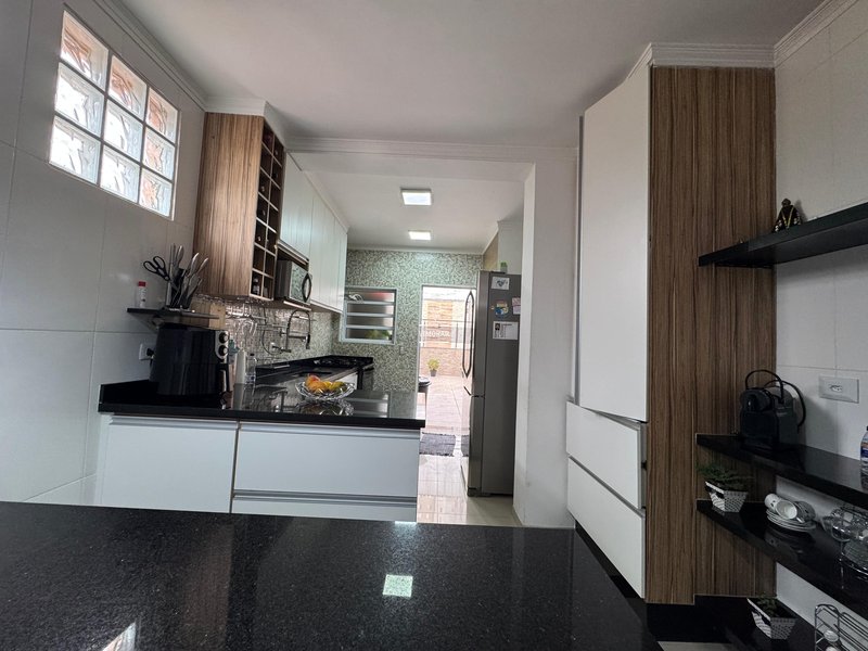 Casa térrea 2 dormitórios + área gourmet  Guarulhos - 