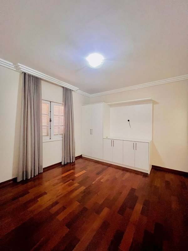 LOCAÇÃO LAGO AZUL (R$15.000,00 pacote) 5 dorm. - ARAÇOIABA DA SERRA / SP ALAMEDA DAS AMOREIRAS Araçoiaba da Serra - 