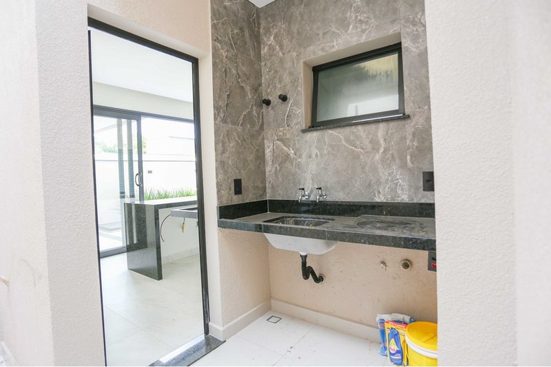 Casa com 3 Suites à venda, 180m - R$ 1.160.000  Cond. Terras de São Francisco - Sorocaba Rua José Antonio Rodrigues Sorocaba - 