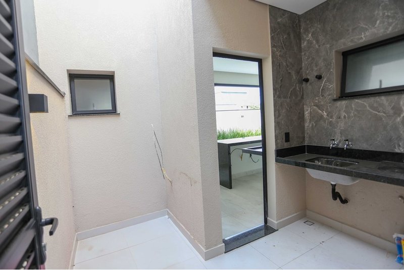 Casa com 3 Suites à venda, 180m - R$ 1.160.000  Cond. Terras de São Francisco - Sorocaba Rua José Antonio Rodrigues Sorocaba - 