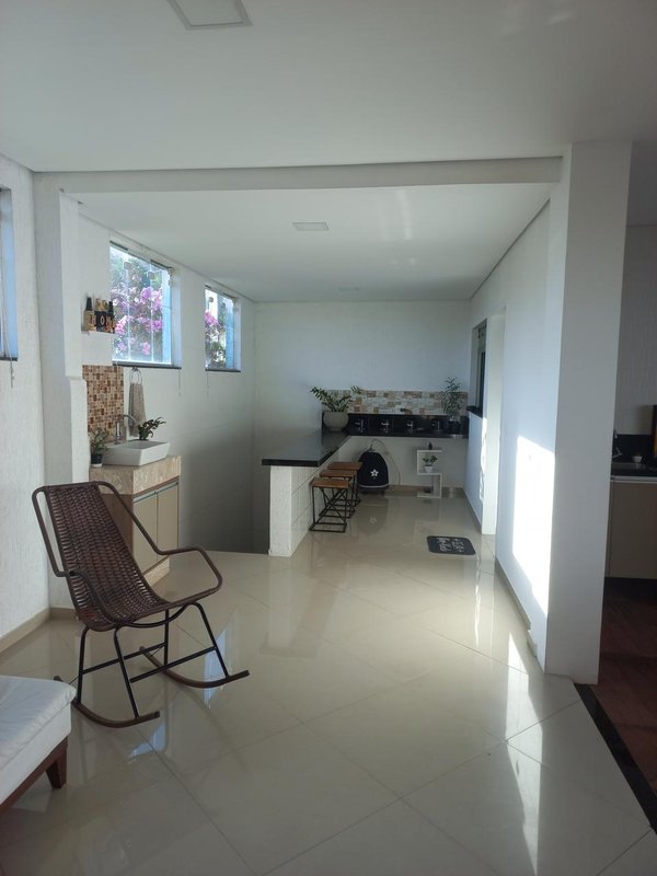 Sobrado com piscina aquecida no Residencial Rubi  Mogi das Cruzes - 